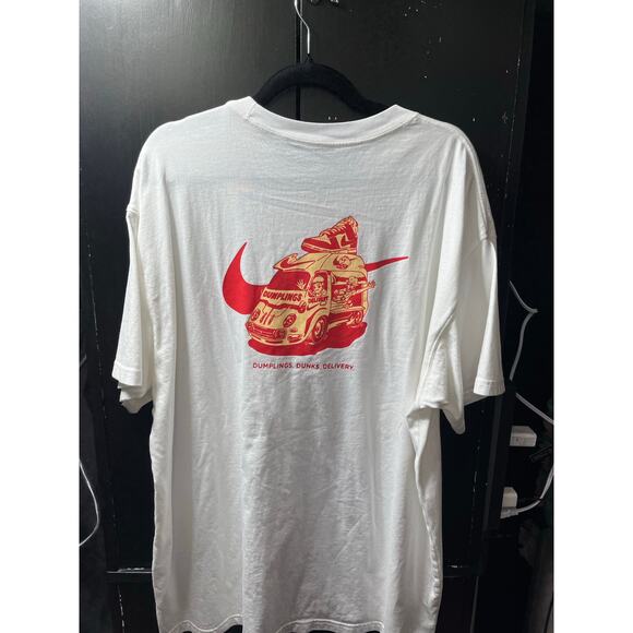 Nike Dumplings Dunks‎ Delivery Graphic Tee - Picture 2 of 4